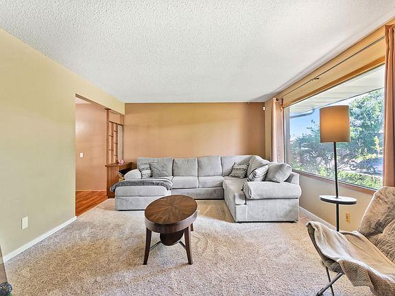 4th image of 14820 75a St NW