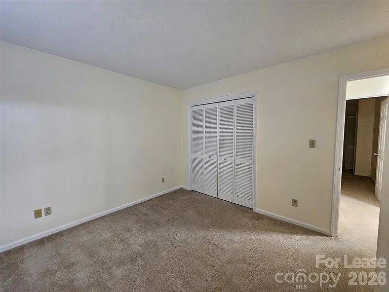 802 Selwyn Oaks Ct — Photo 14