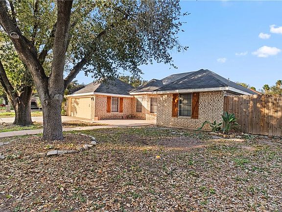 2nd image of 704 Tulipan St