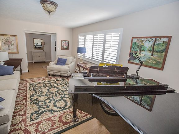 3rd image of 209 Homewood Dr