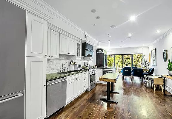 5th image of 84A Lexington Ave