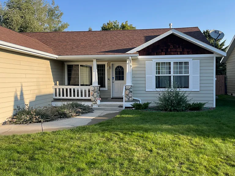 2723 Daisy Dr — Photo 2