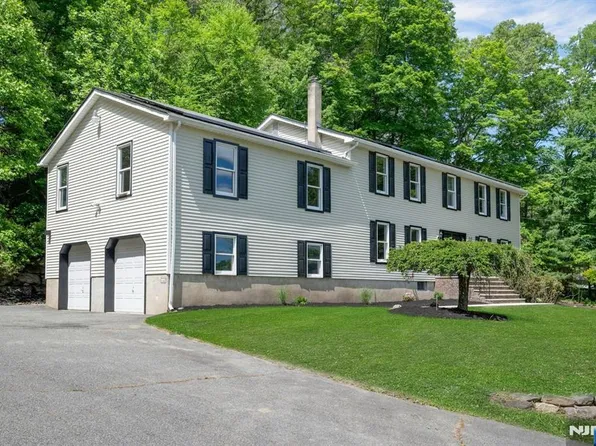 1582 Grnwd Tpke, Hewitt, NJ 07421