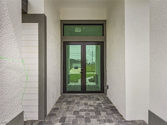 5th image of 2421 NW 18th Ave