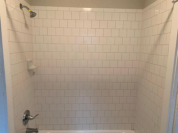 2nd image of 912 E 39th St APT 1W