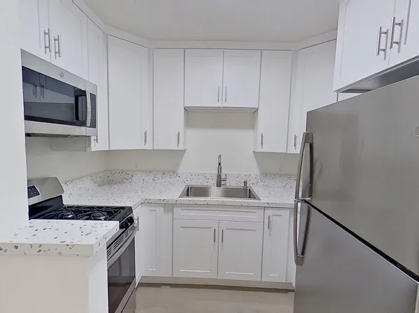 437-443 W Valencia Dr