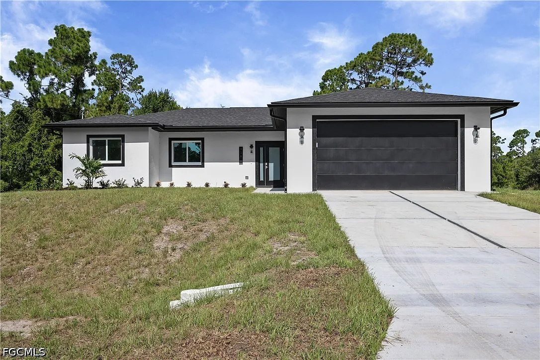 4 bed, 2.5 bath, 1632 sqft, $2,400 — Photo 1