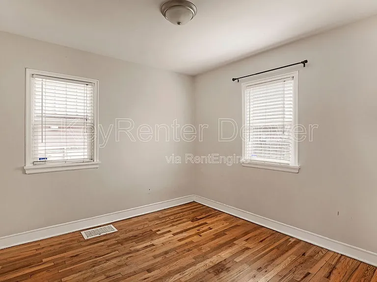 1540 N Zenobia St — Photo 9