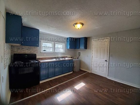 4th image of 104 South #903