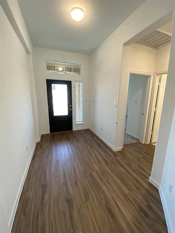 4 bed, 3.0 bath, 2388 sqft, $2,595 — Photo 3