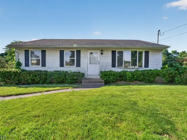 800 Lynda Rd, Lopatcong Twp., NJ 08865