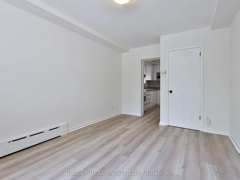 144 Evelyn Ave #LOWER — Photo 17