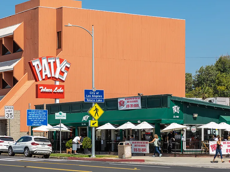 Apartments in Toluca Lake Patys Restaurant Exterior