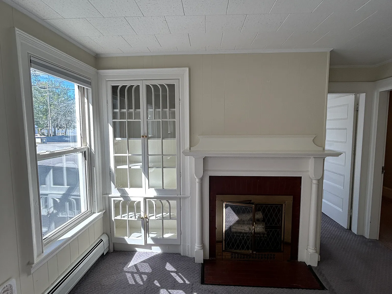 3 bed, $2,050 — Photo 2