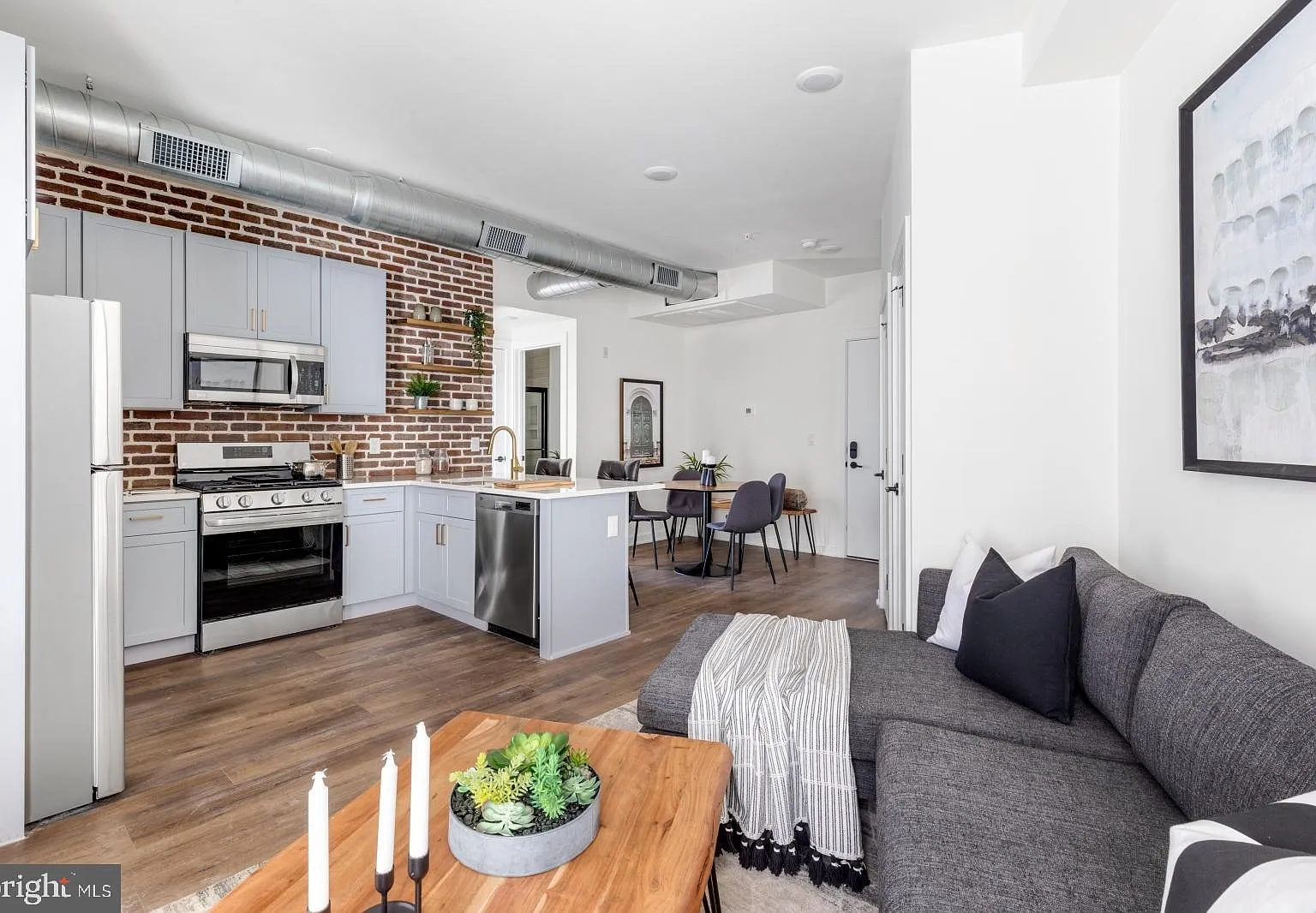 1 bed, 1.0 bath, 600 sqft, $1,581 — Photo 1