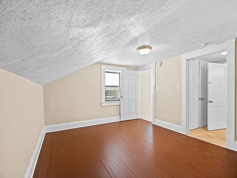 153 Henry St — Photo 15