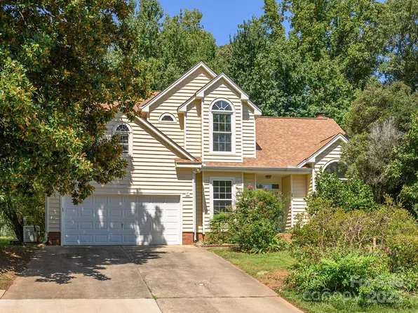 7630 Blythwood Ln, Charlotte, NC 28227