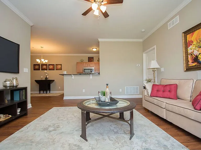 Glenmary Pointe Apartments — Photo 6