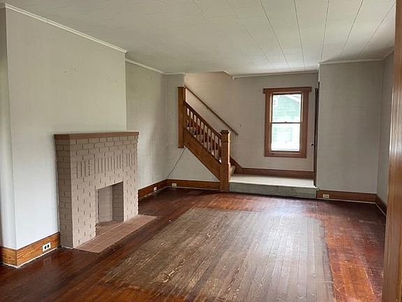 2nd image of 402 Fowlers Ln