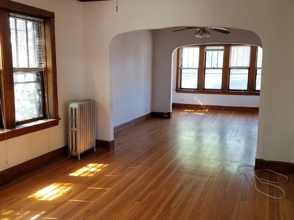 1st image of 3607 N Oakley Ave #3