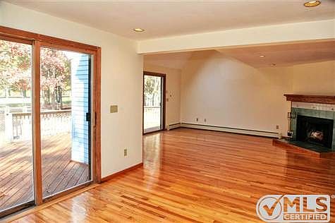 4th image of 34 Club Valley Dr