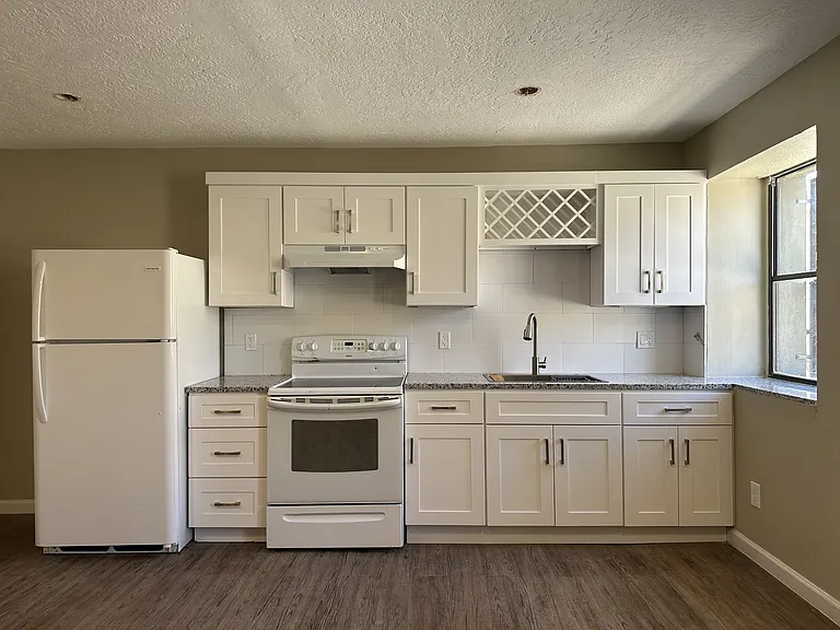 1106 Mundy Dr #1 — Photo 5