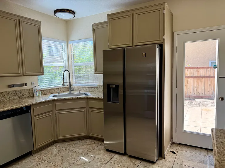 1561 Rebecca Ln — Photo 18
