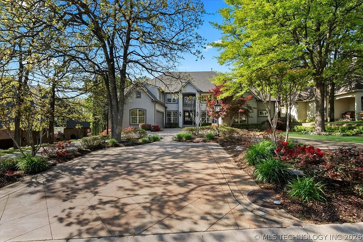 5 bed, 4.5 bath, 6530 sqft, $8,000 — Photo 2