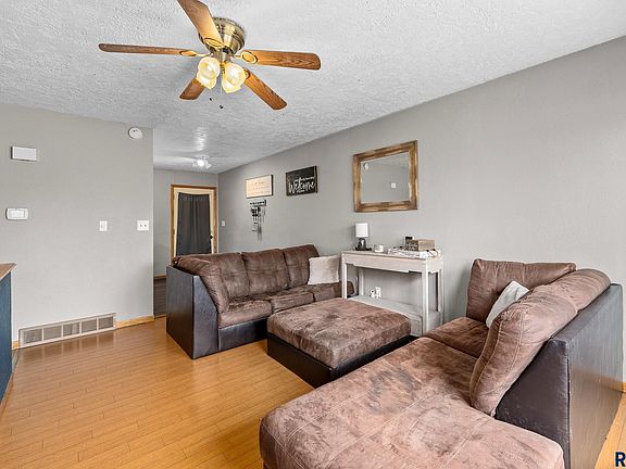4th image of 513 Superior Ave