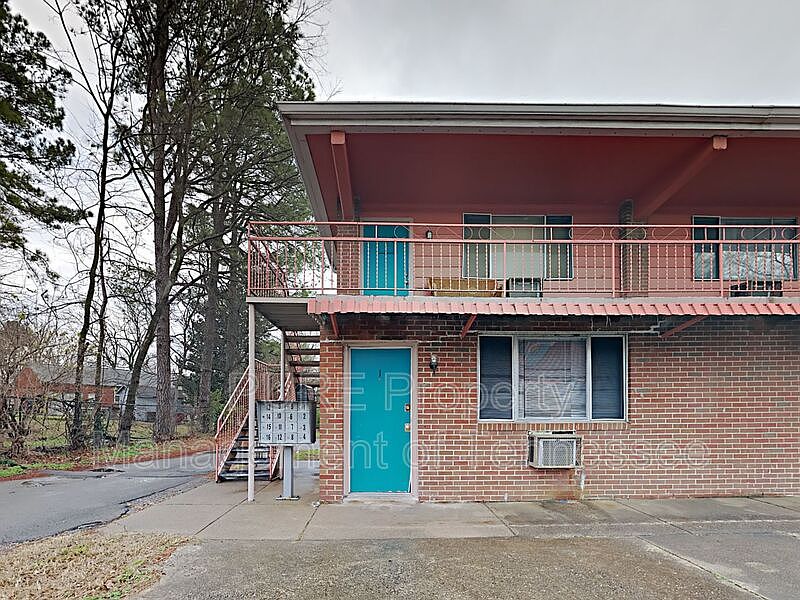 1st image of 2525 Merry Oaks Dr APT 11