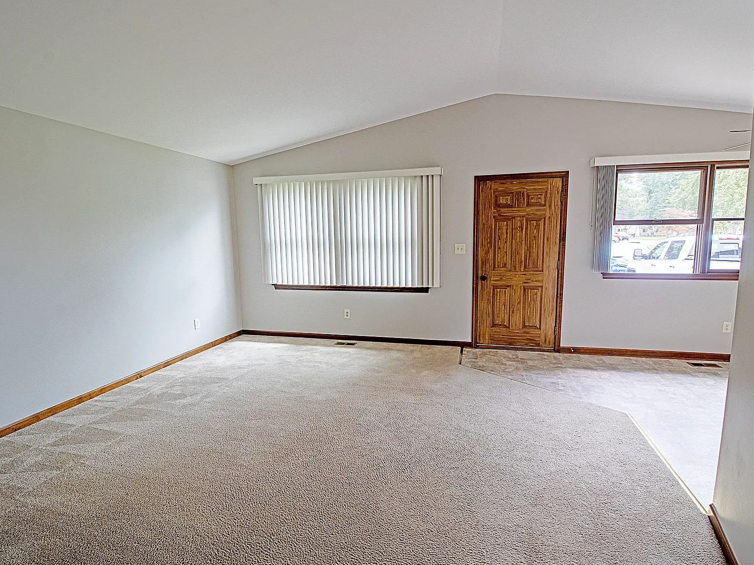 3 bed, 1.0 bath, 1075 sqft, $1,900 — Photo 4