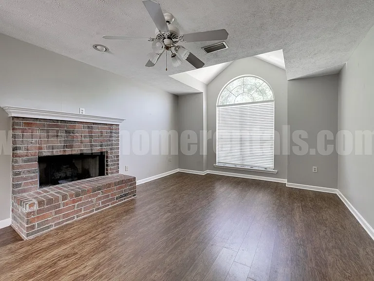 2765 Archer Ln — Photo 6