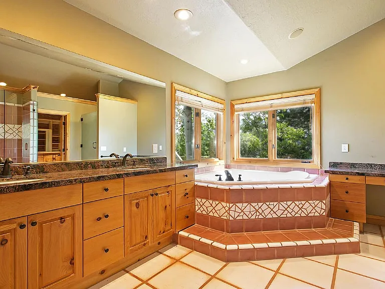 10134 S Wasatch Blvd — Photo 16