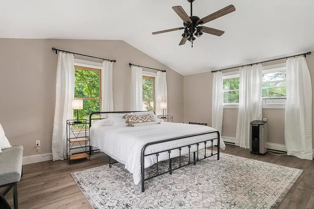 3 bed, 1200 sqft, $2,600 — Photo 3