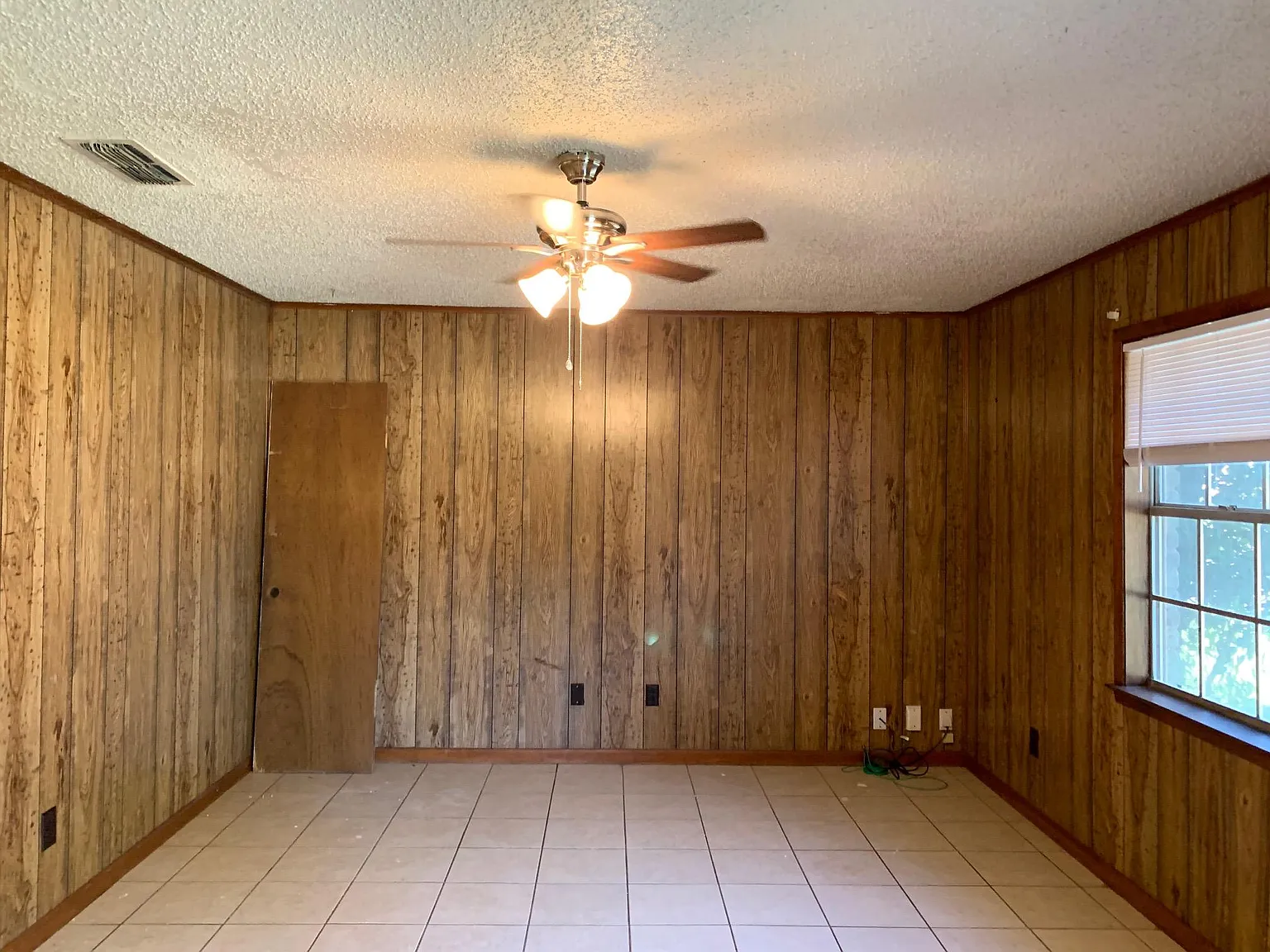 2 bed, 1000 sqft, $895 — Photo 2