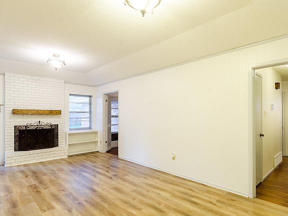 4th image of 2211 Briarwood Blvd