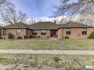 7 Hickory Hills Dr, Springfield, IL 62707