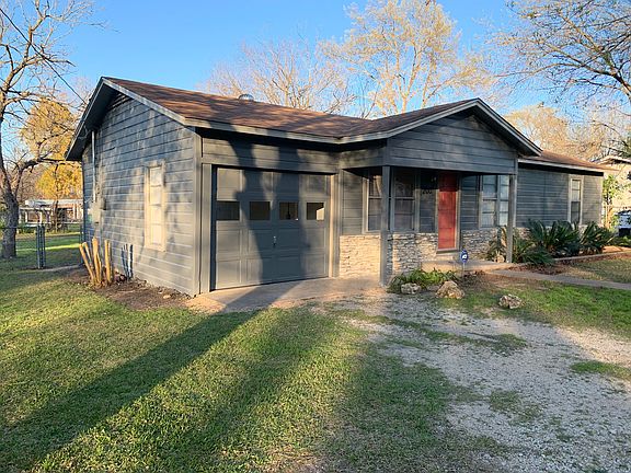 2nd image of 200 E Walnut Dr