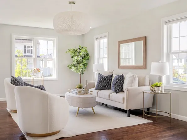 30 Matthew Dr, Bridgewater, MA 02324