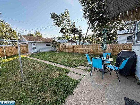 5th image of 219 8th St SW