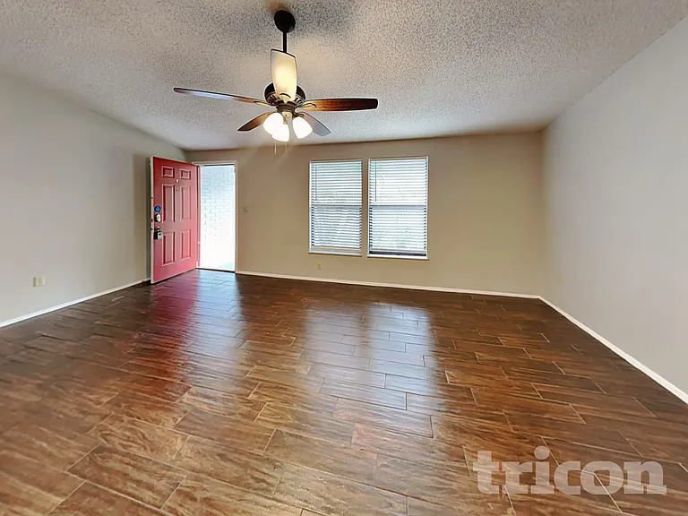 8102 Chickasaw Ln — Photo 3