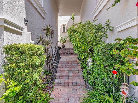 4th image of 1788 Bay Drive #25
