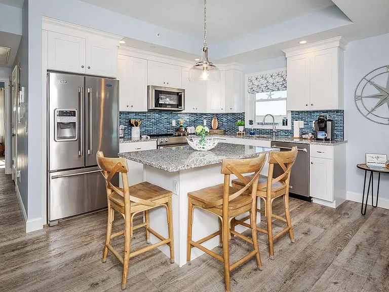 128 Ashworth Ave #315 — Photo 8