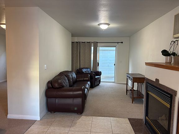 3rd image of 947 Moreno Dr