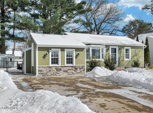 14 Richards Dr, Albany, NY 12205