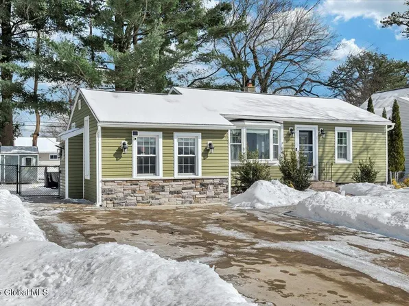 14 Richards Drive, Colonie, NY 12205