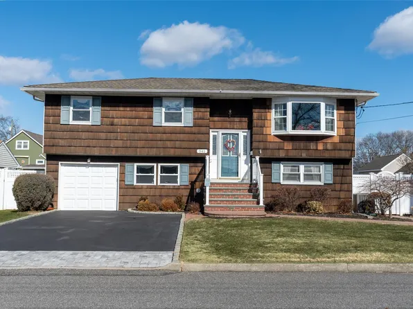 341 W 1st Street, West Islip, NY 11795