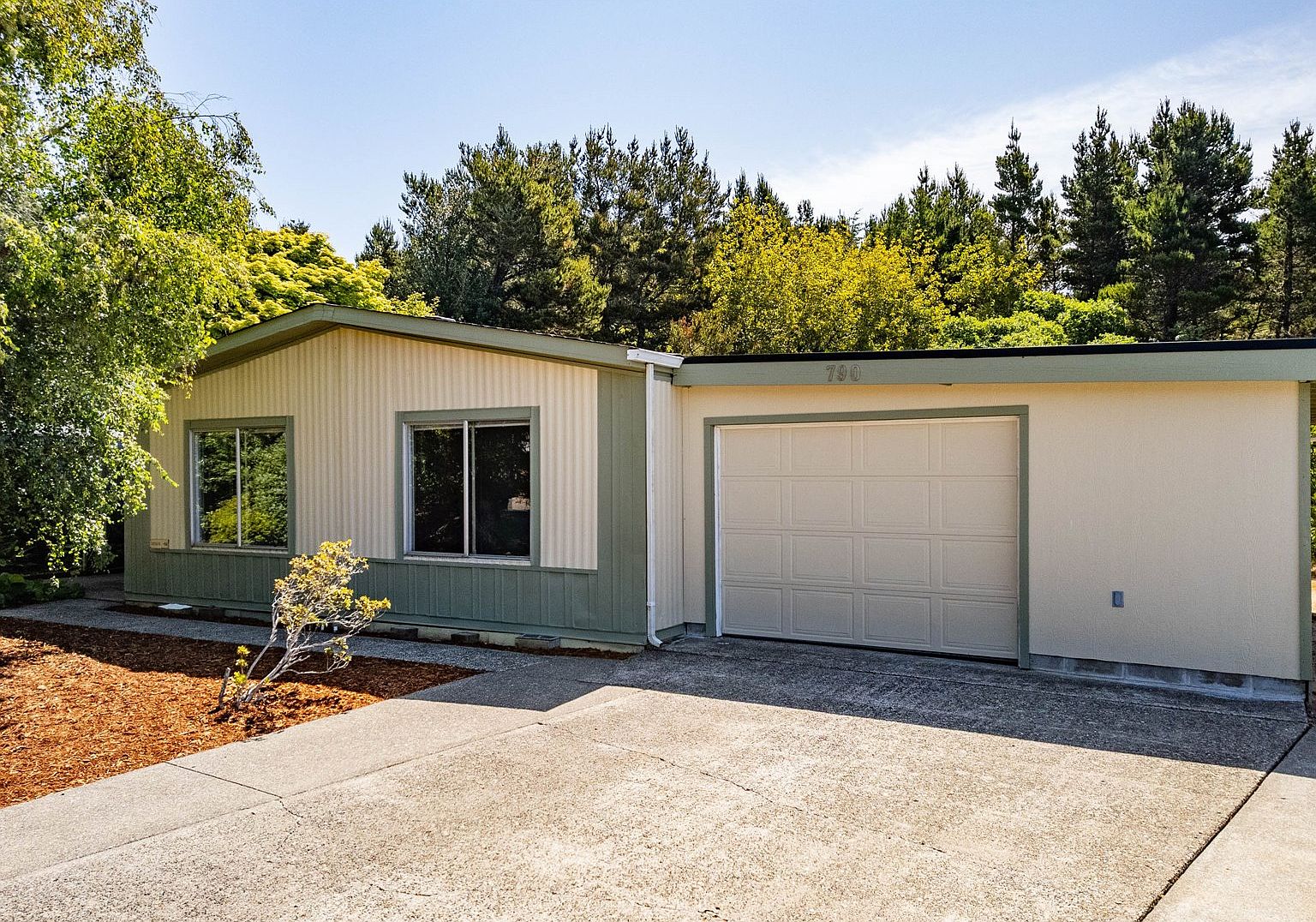 790 Siano Loop, Florence, OR 97439 | Zillow