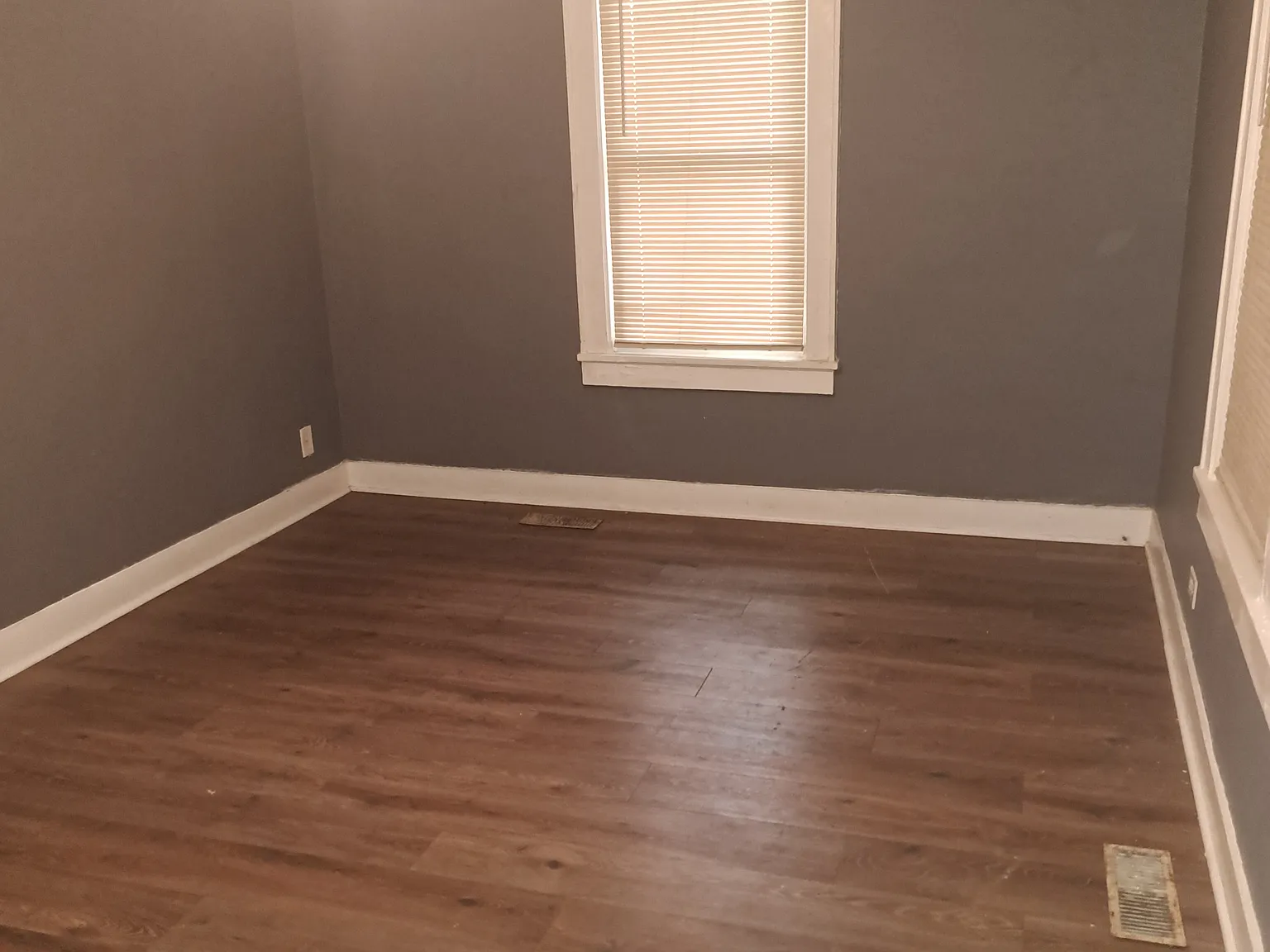 3 bed, 1000 sqft, $2,100 — Photo 4