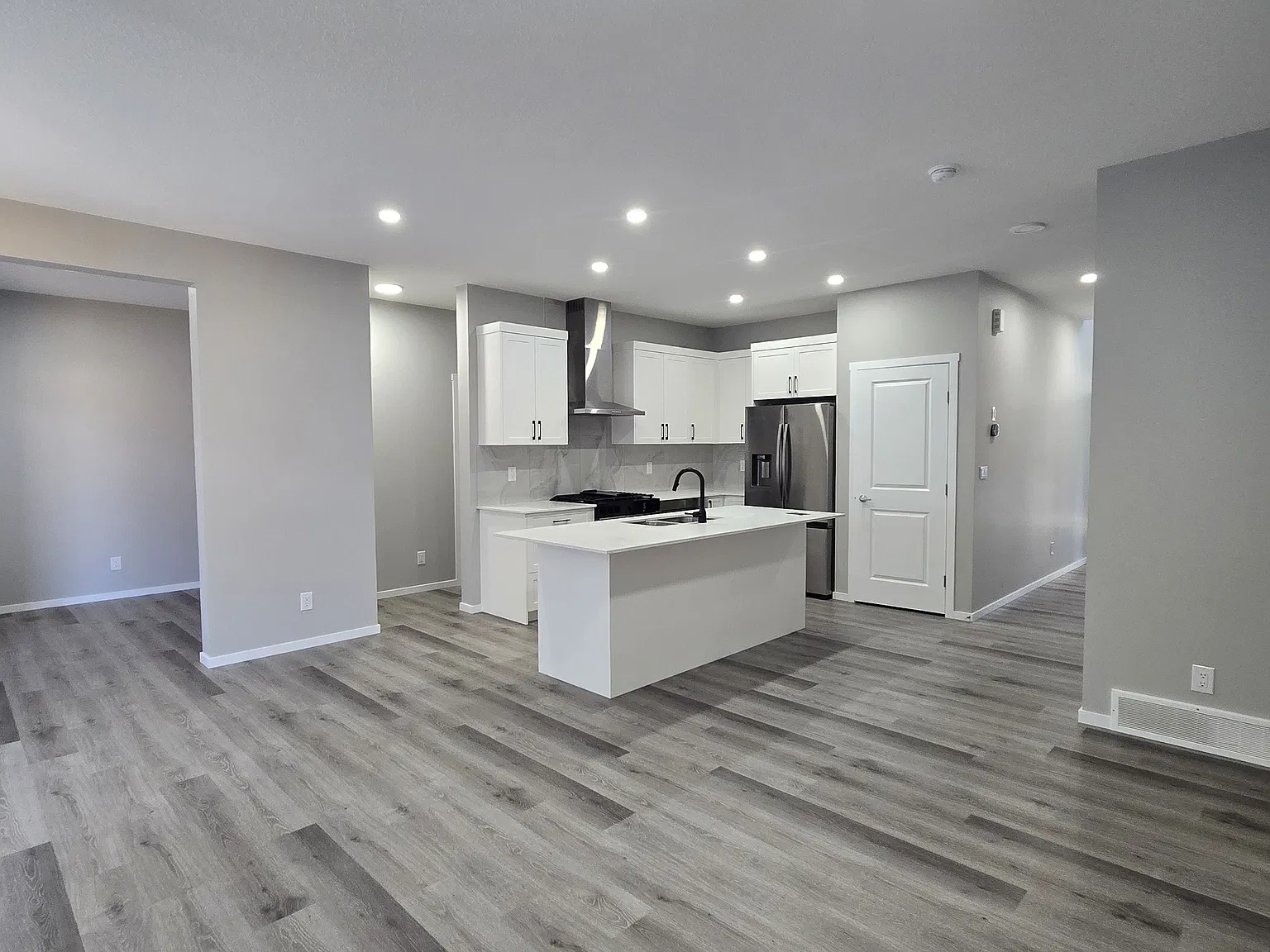 108 Carringwood Grv NW — Photo 4